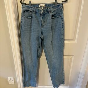 Abercrombie & Fitch Curve Love Mid Rise 90s Straight Jean